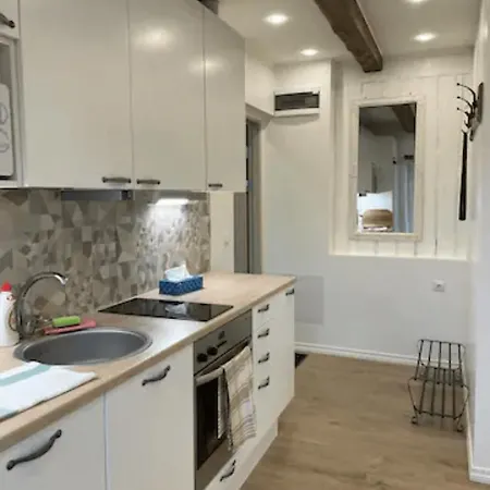 Jakobson House Apartment *
