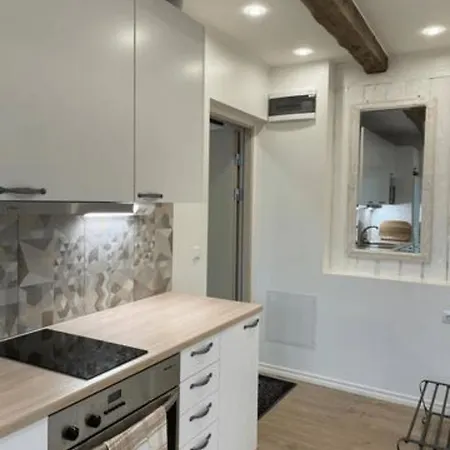 Jakobson House Apartment